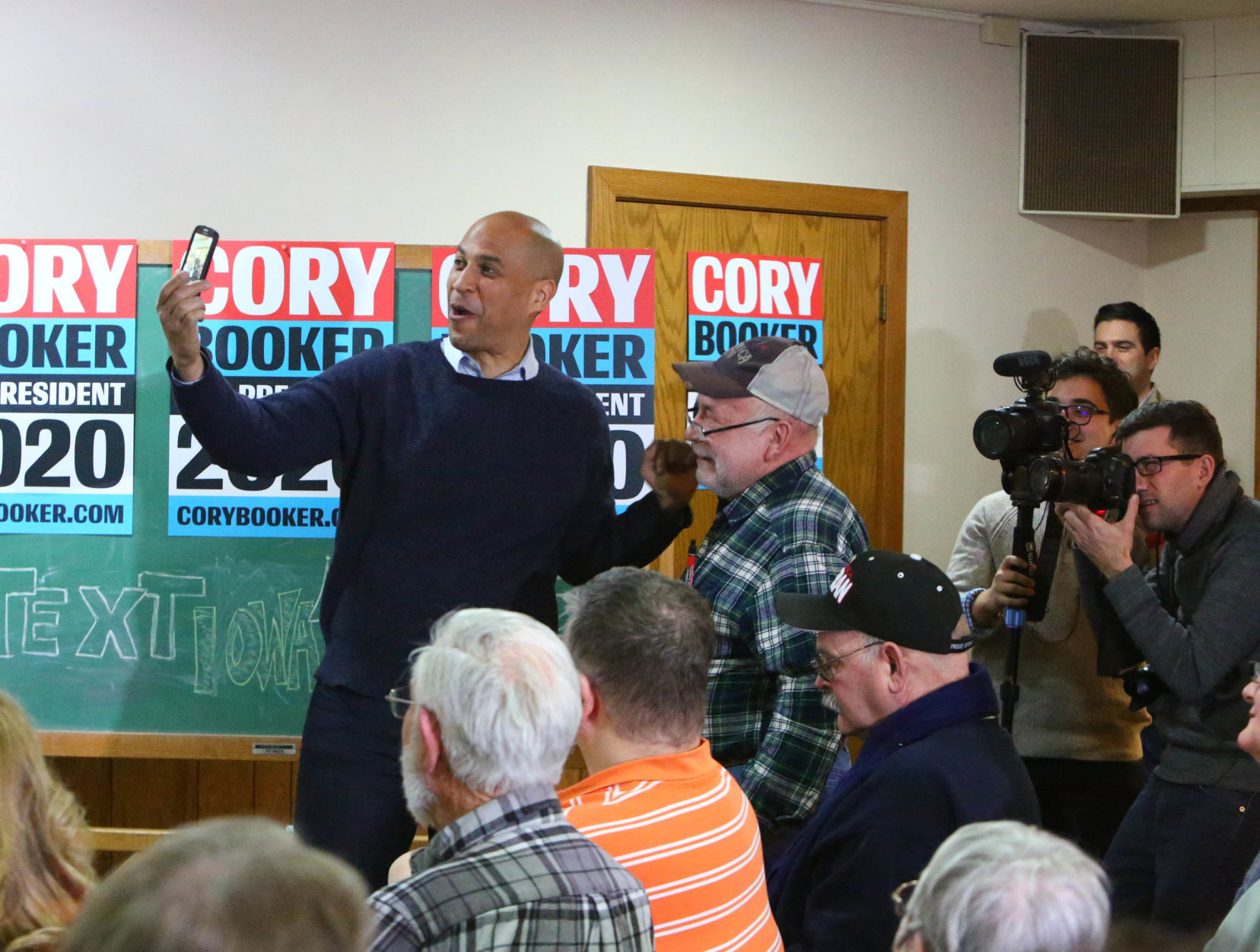 Cory Booker stop in Mason City 02-08-2019